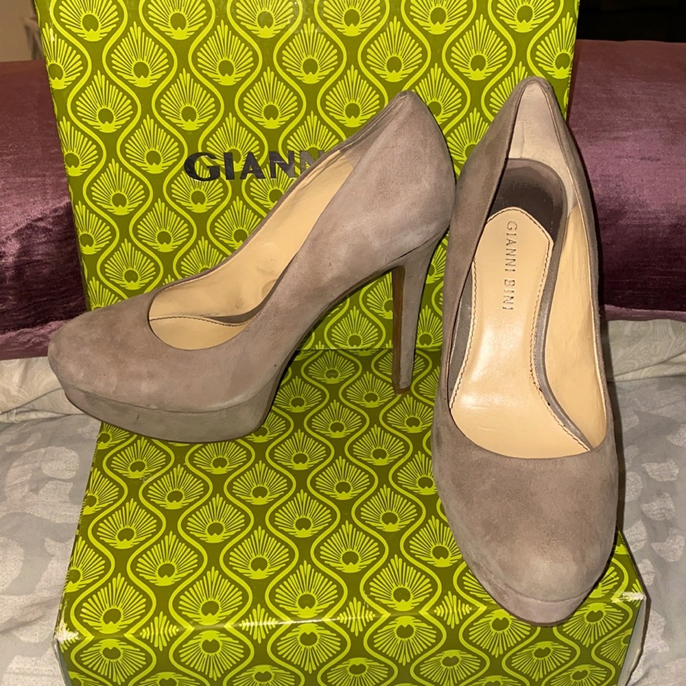 Gianni Bini tan suede platform pumps